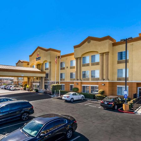 Comfort Inn & Suites Sacramento - University Area Екстериор снимка