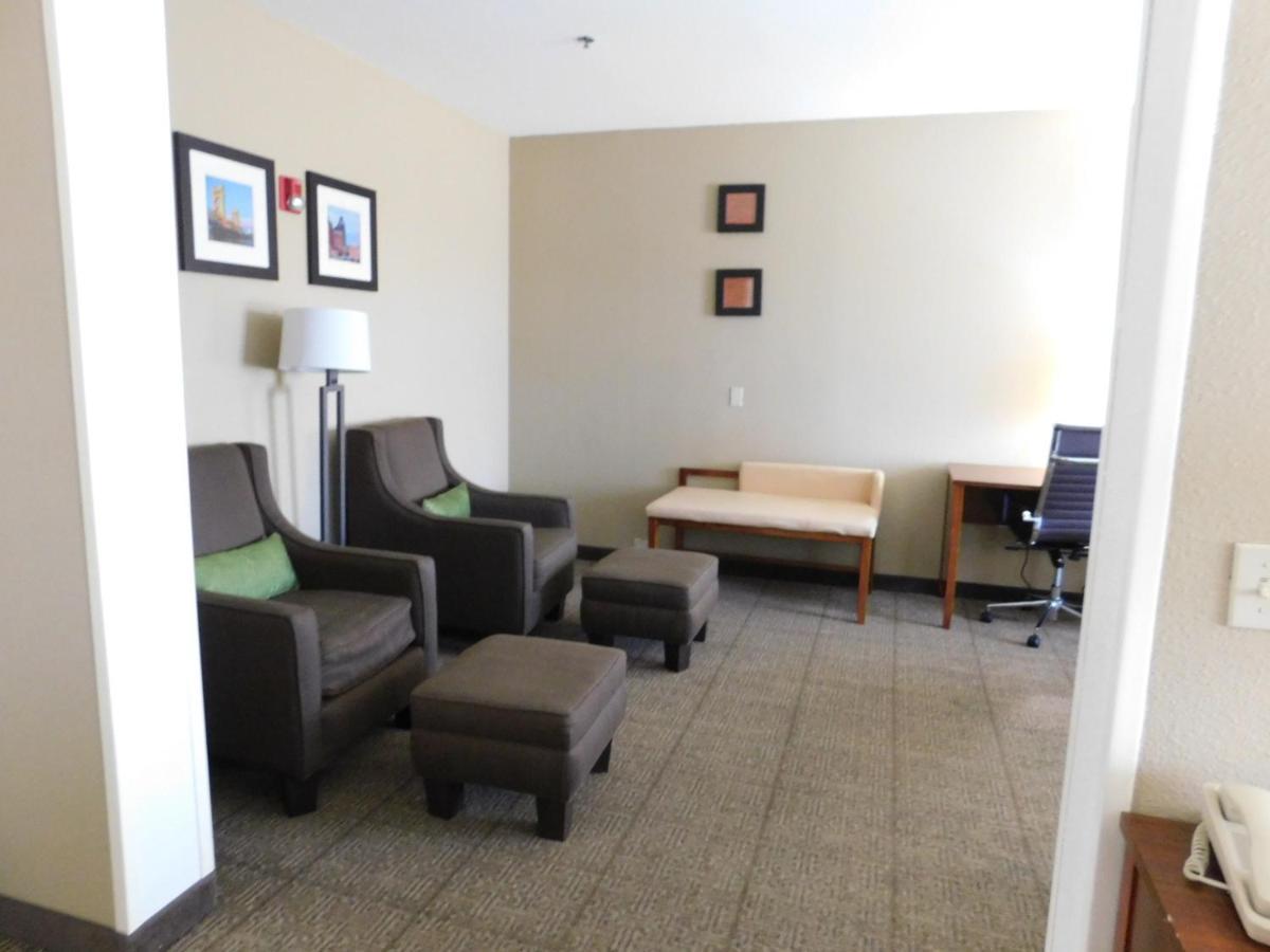 Comfort Inn & Suites Sacramento - University Area Екстериор снимка