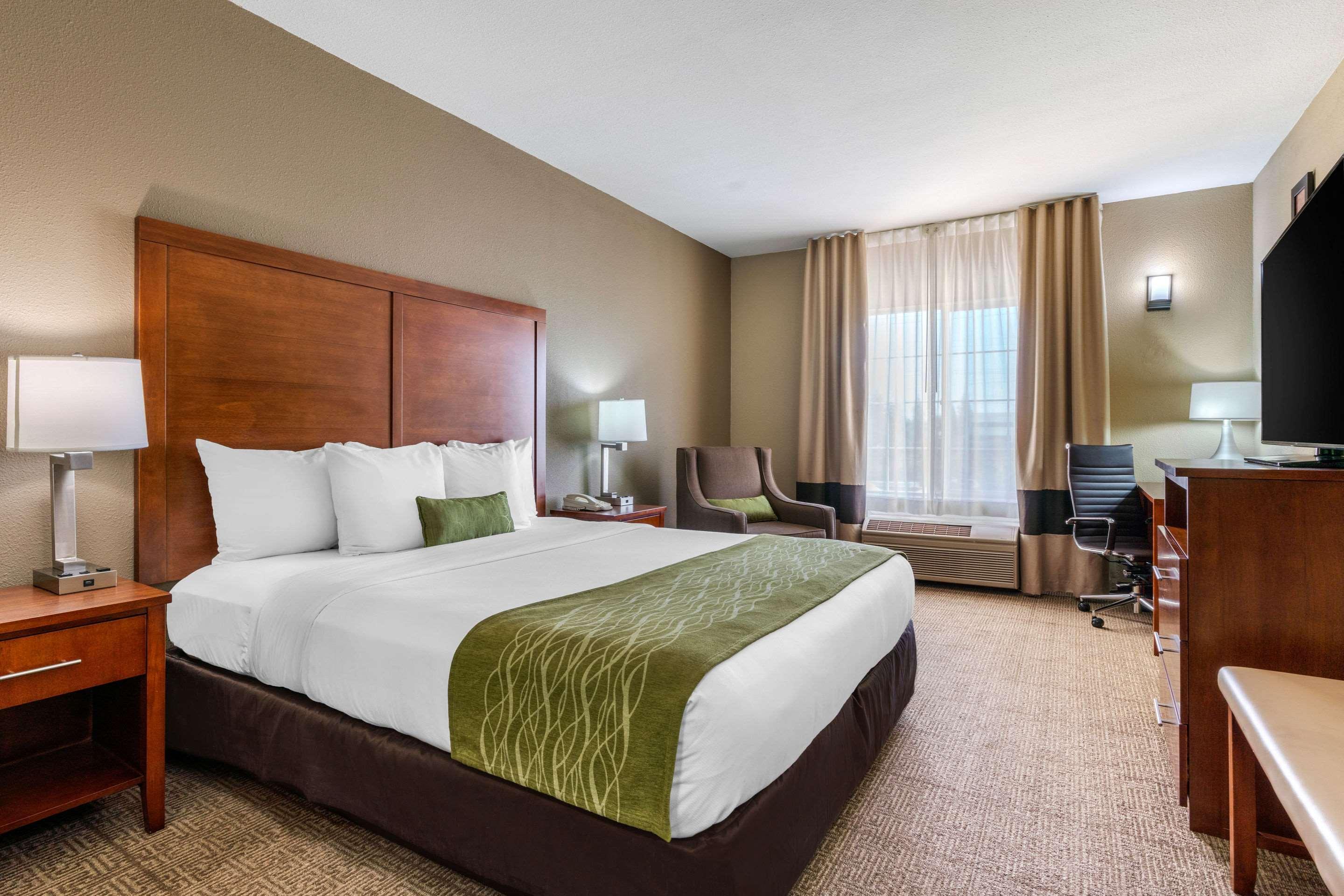 Comfort Inn & Suites Sacramento - University Area Екстериор снимка