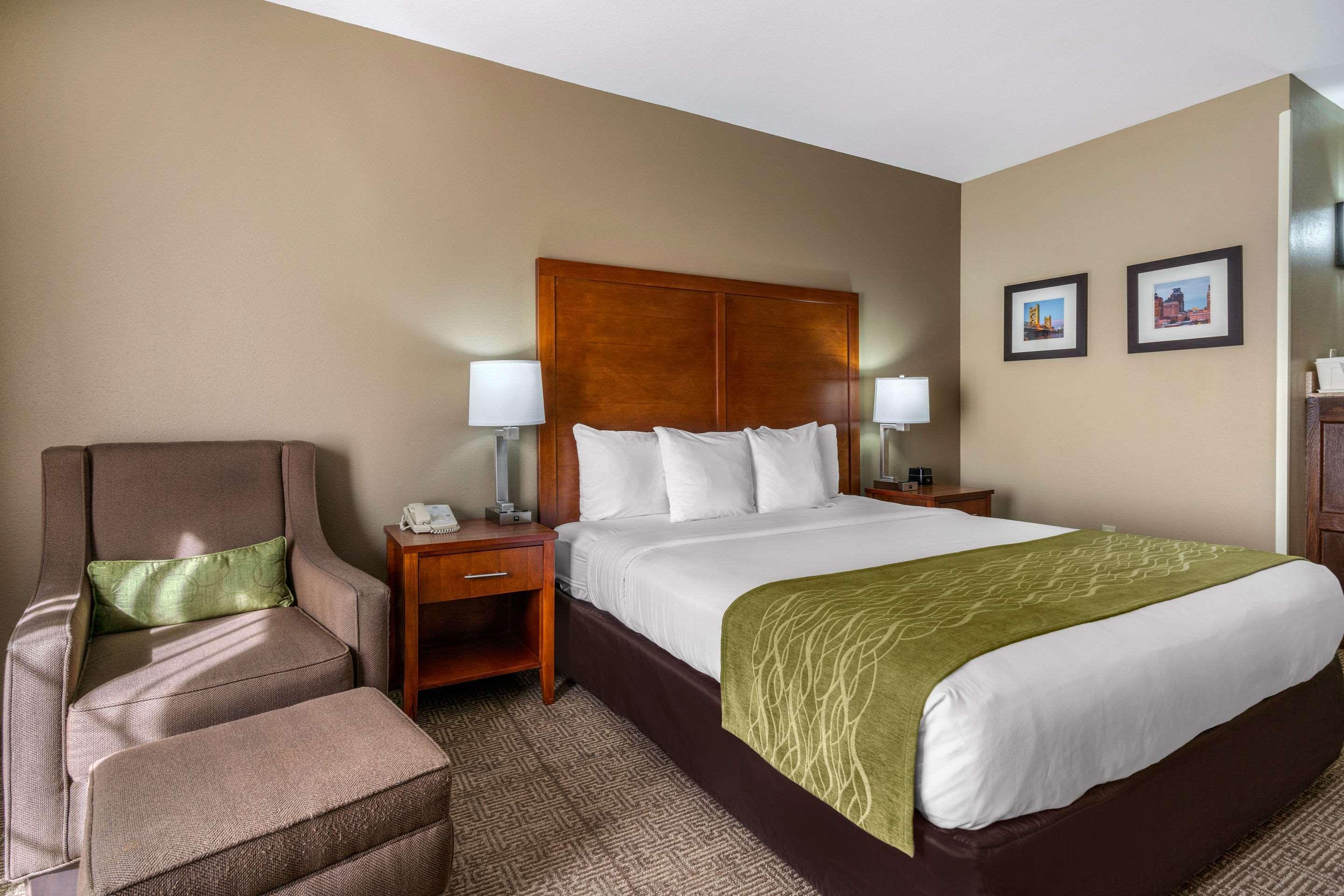 Comfort Inn & Suites Sacramento - University Area Екстериор снимка