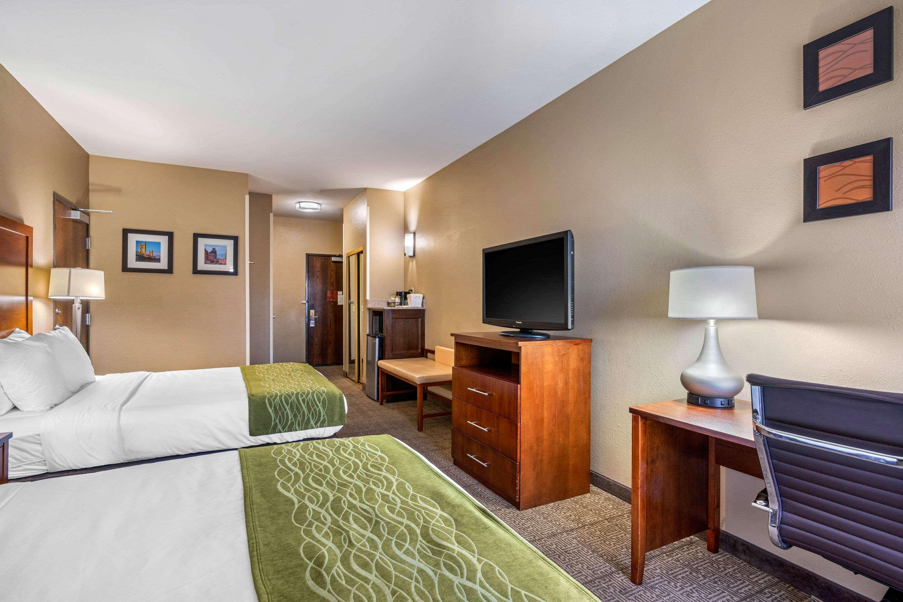 Comfort Inn & Suites Sacramento - University Area Екстериор снимка