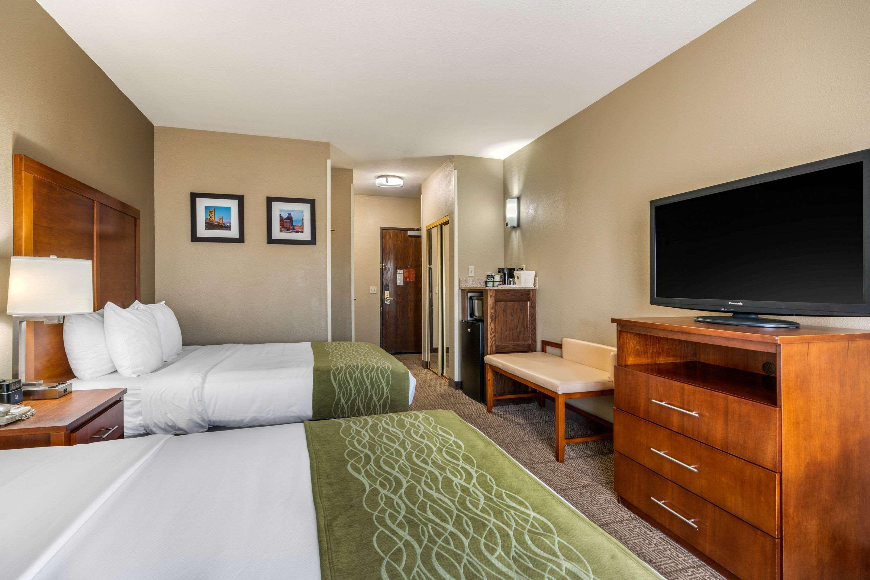 Comfort Inn & Suites Sacramento - University Area Екстериор снимка