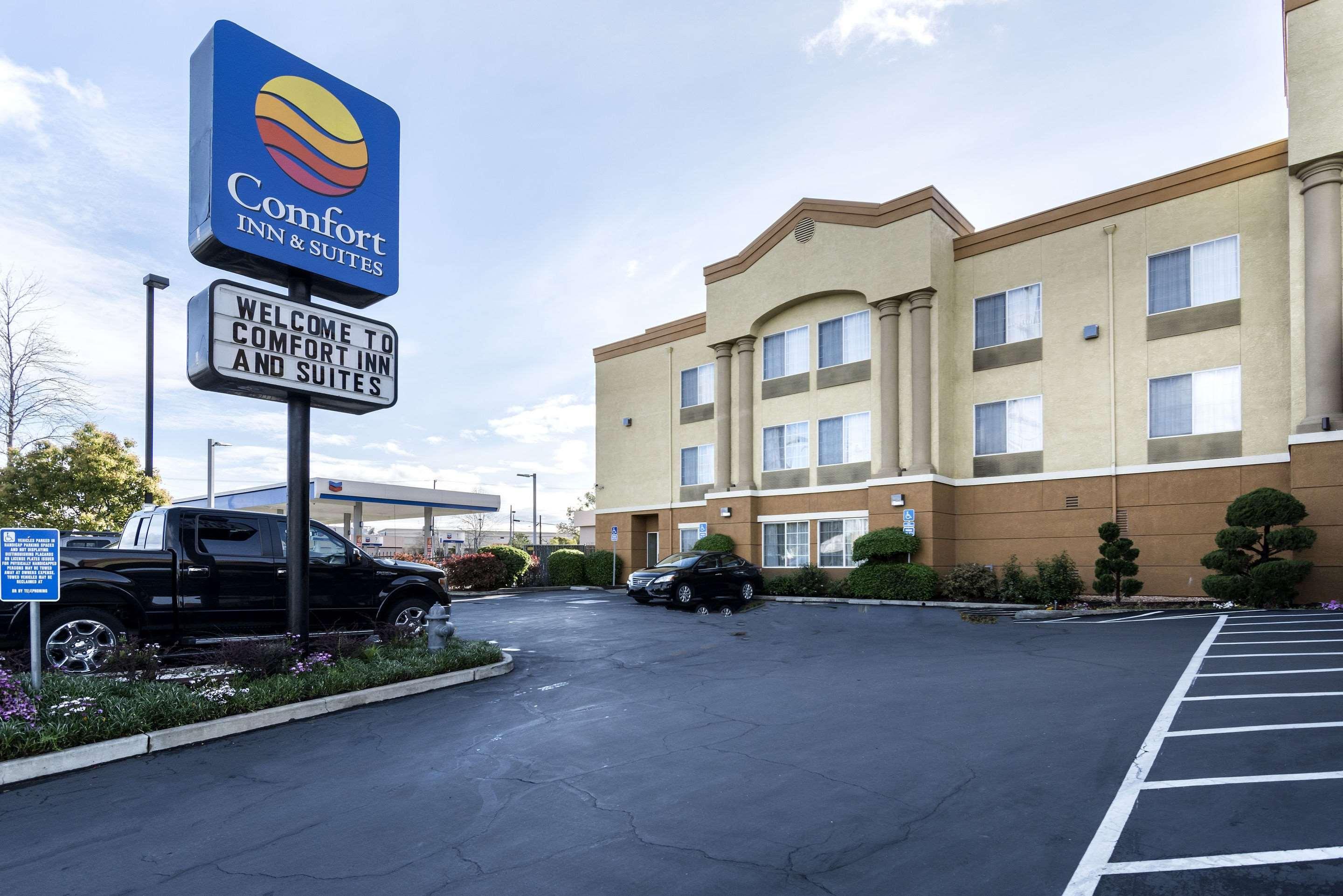 Comfort Inn & Suites Sacramento - University Area Екстериор снимка