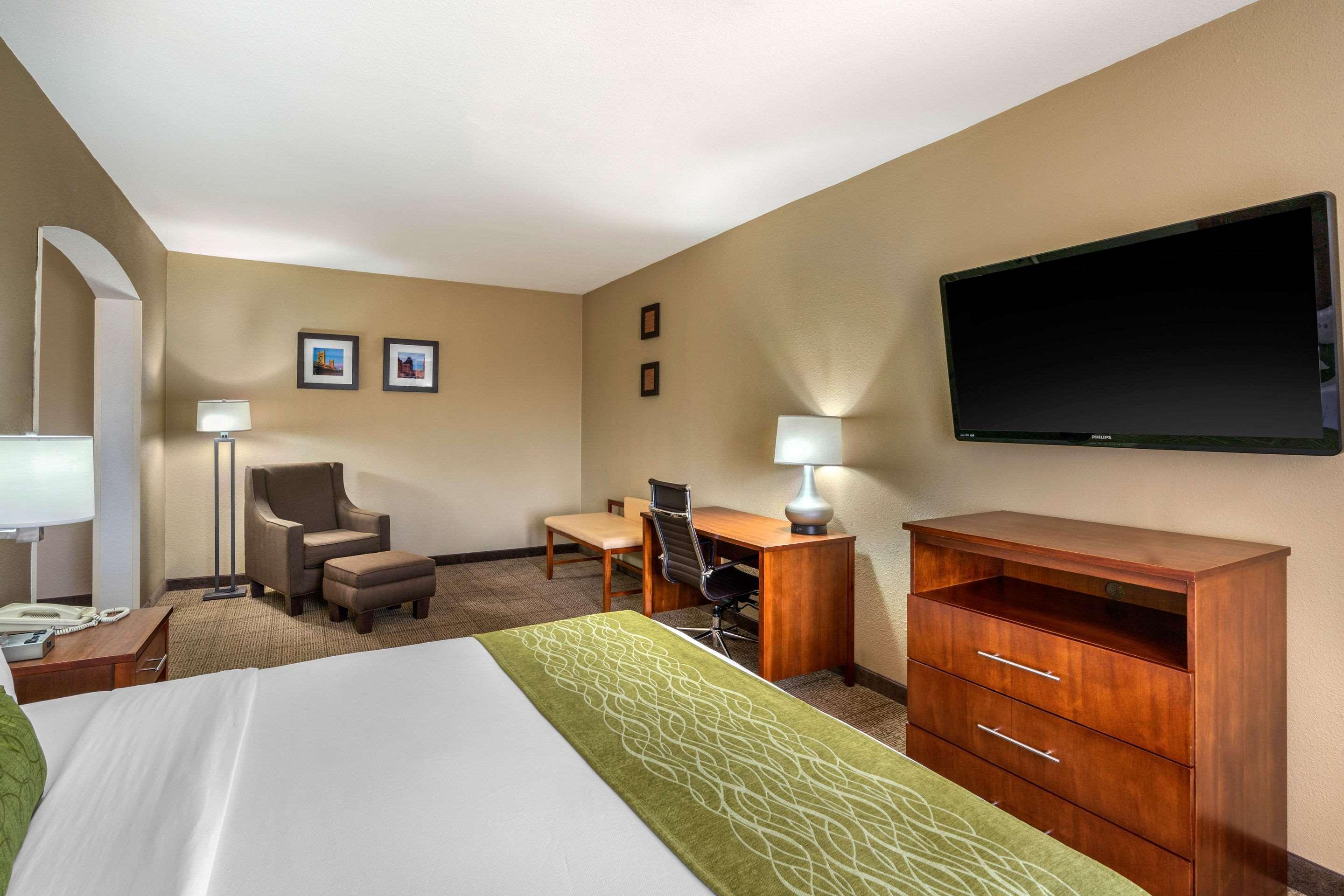 Comfort Inn & Suites Sacramento - University Area Екстериор снимка