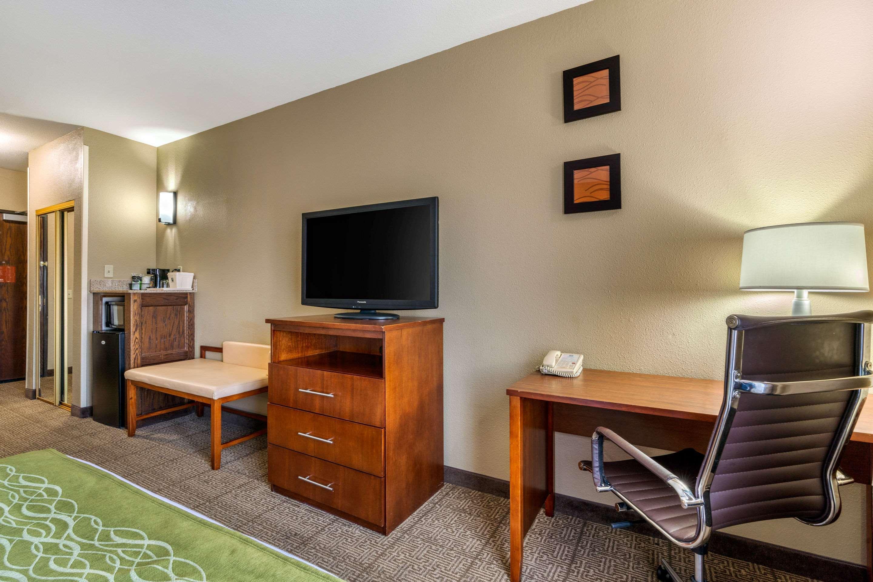 Comfort Inn & Suites Sacramento - University Area Екстериор снимка