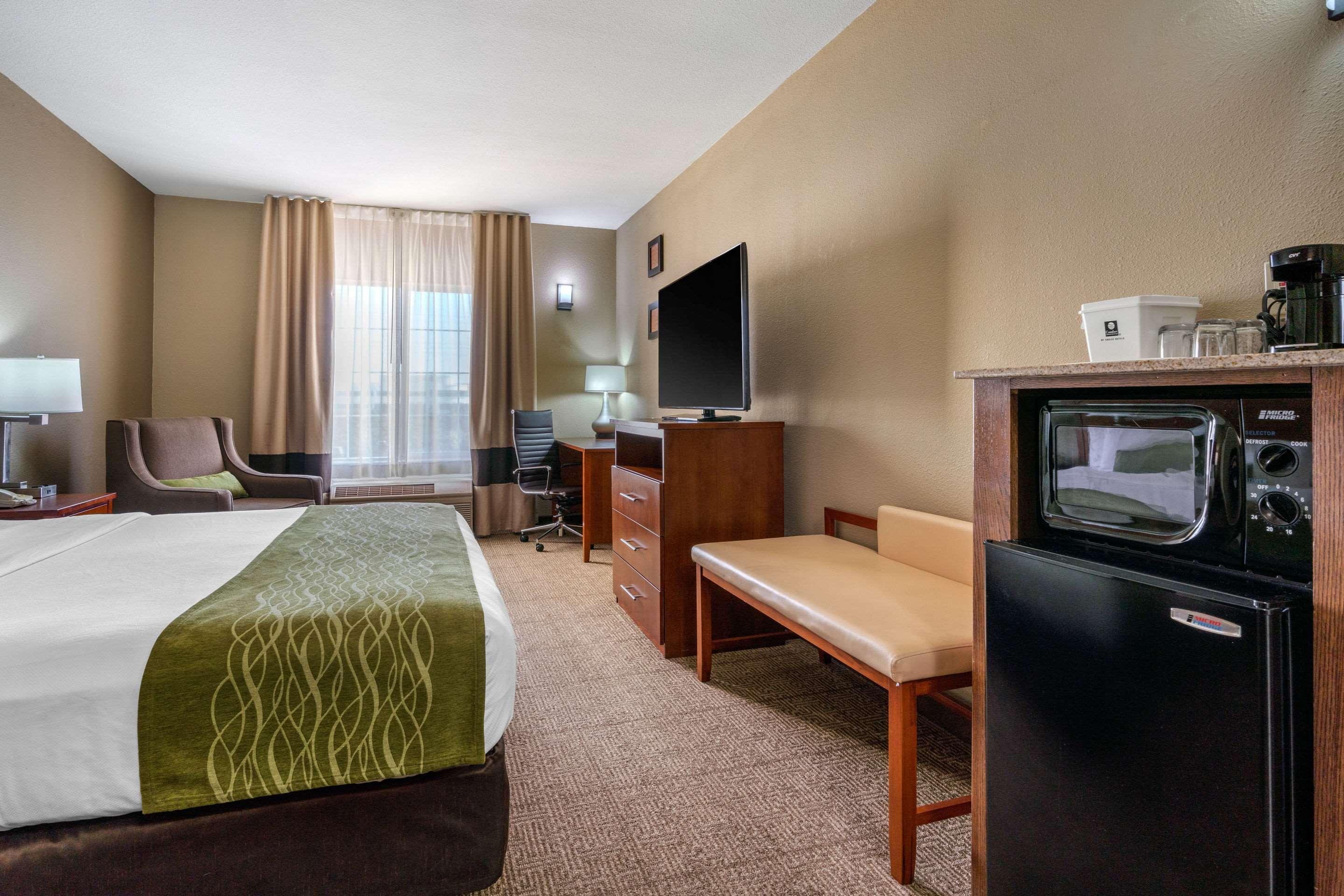 Comfort Inn & Suites Sacramento - University Area Екстериор снимка