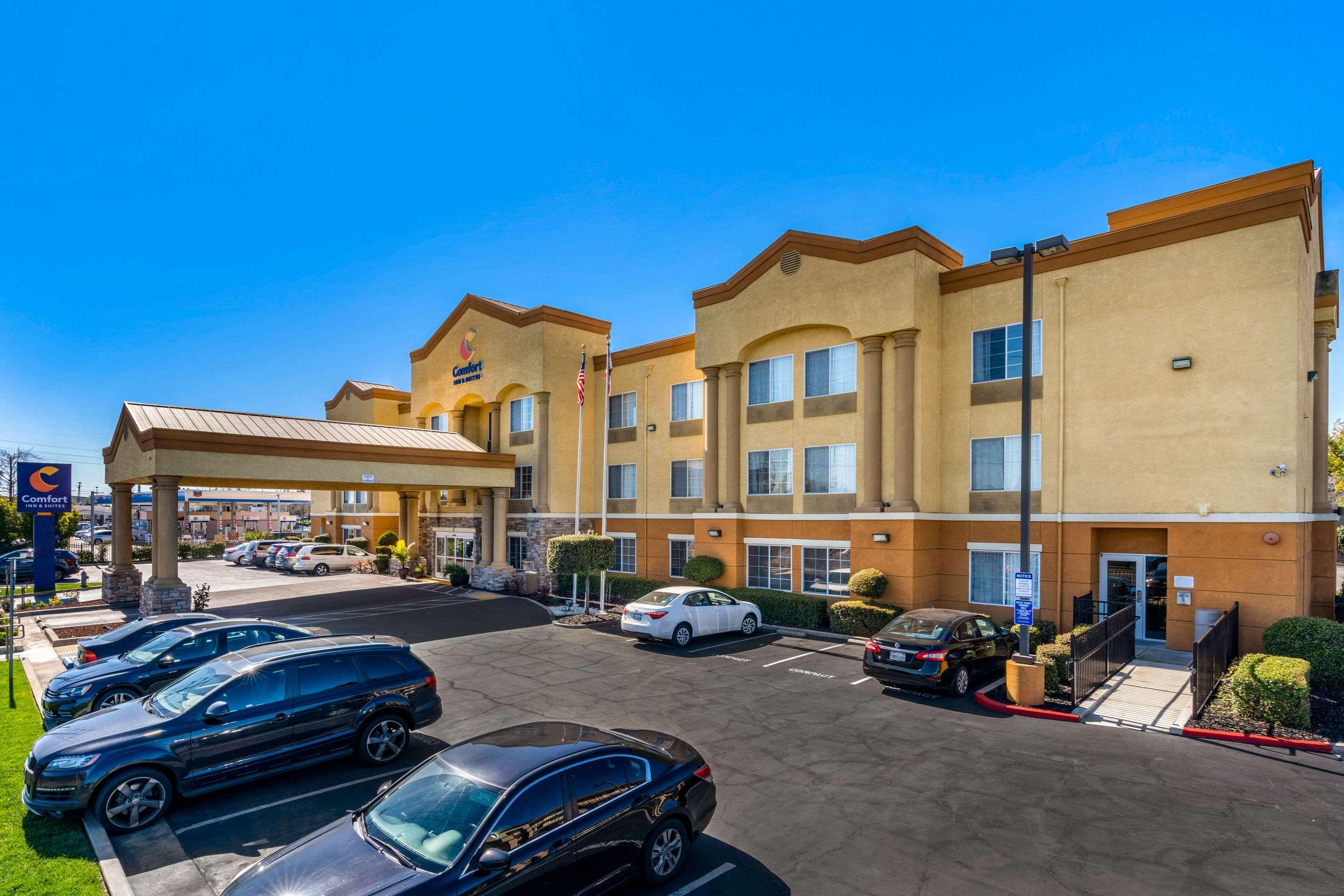 Comfort Inn & Suites Sacramento - University Area Екстериор снимка