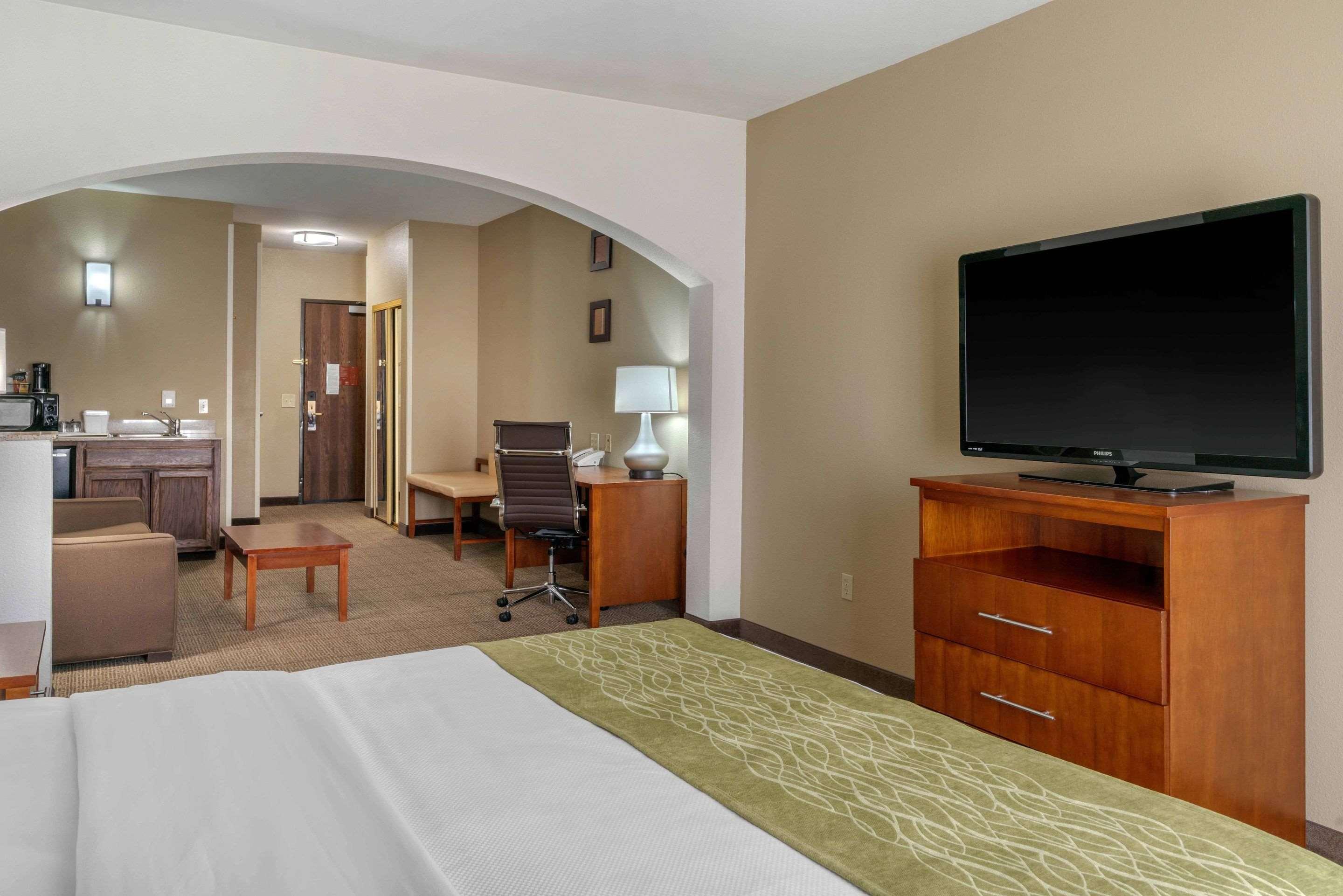 Comfort Inn & Suites Sacramento - University Area Екстериор снимка