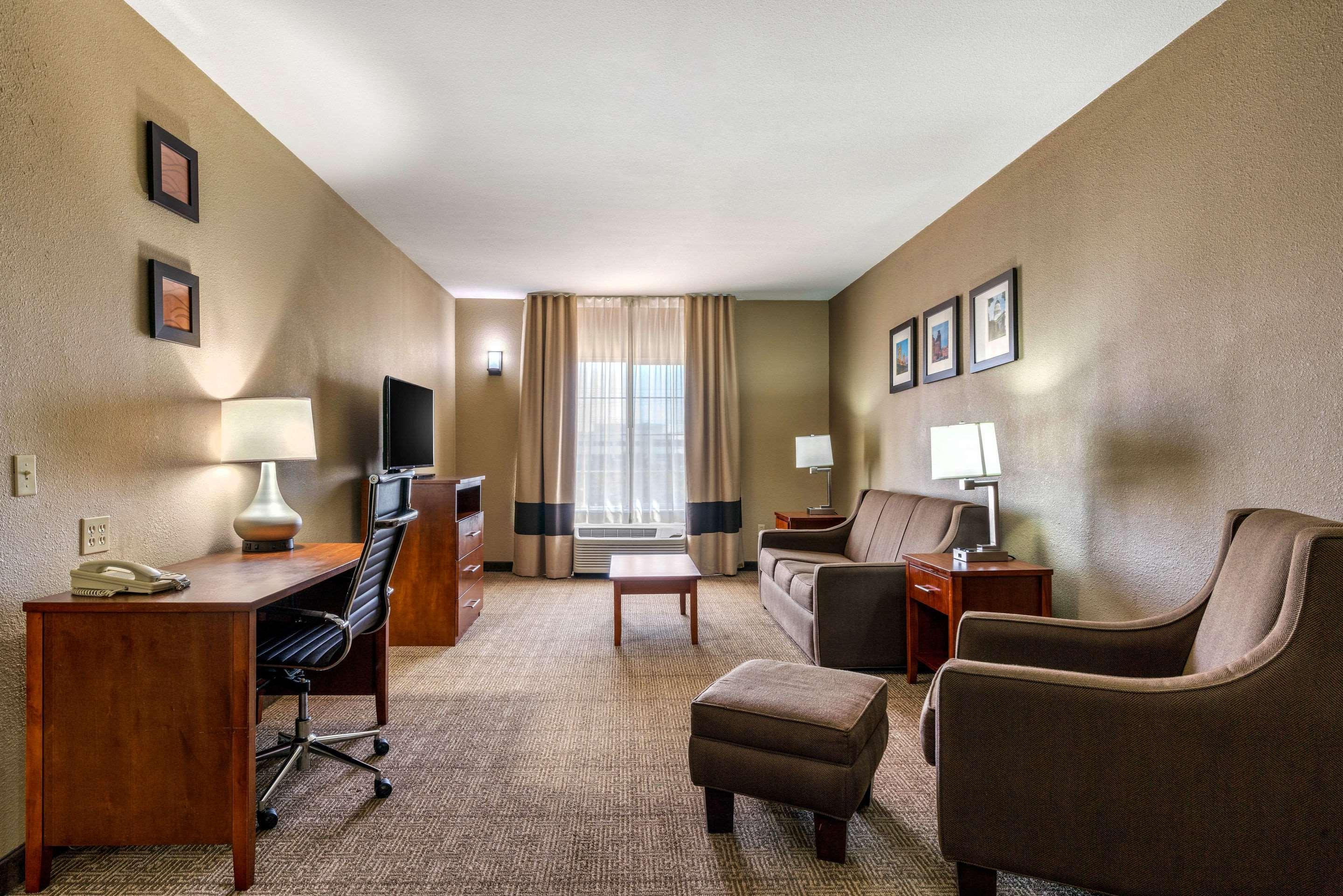 Comfort Inn & Suites Sacramento - University Area Екстериор снимка