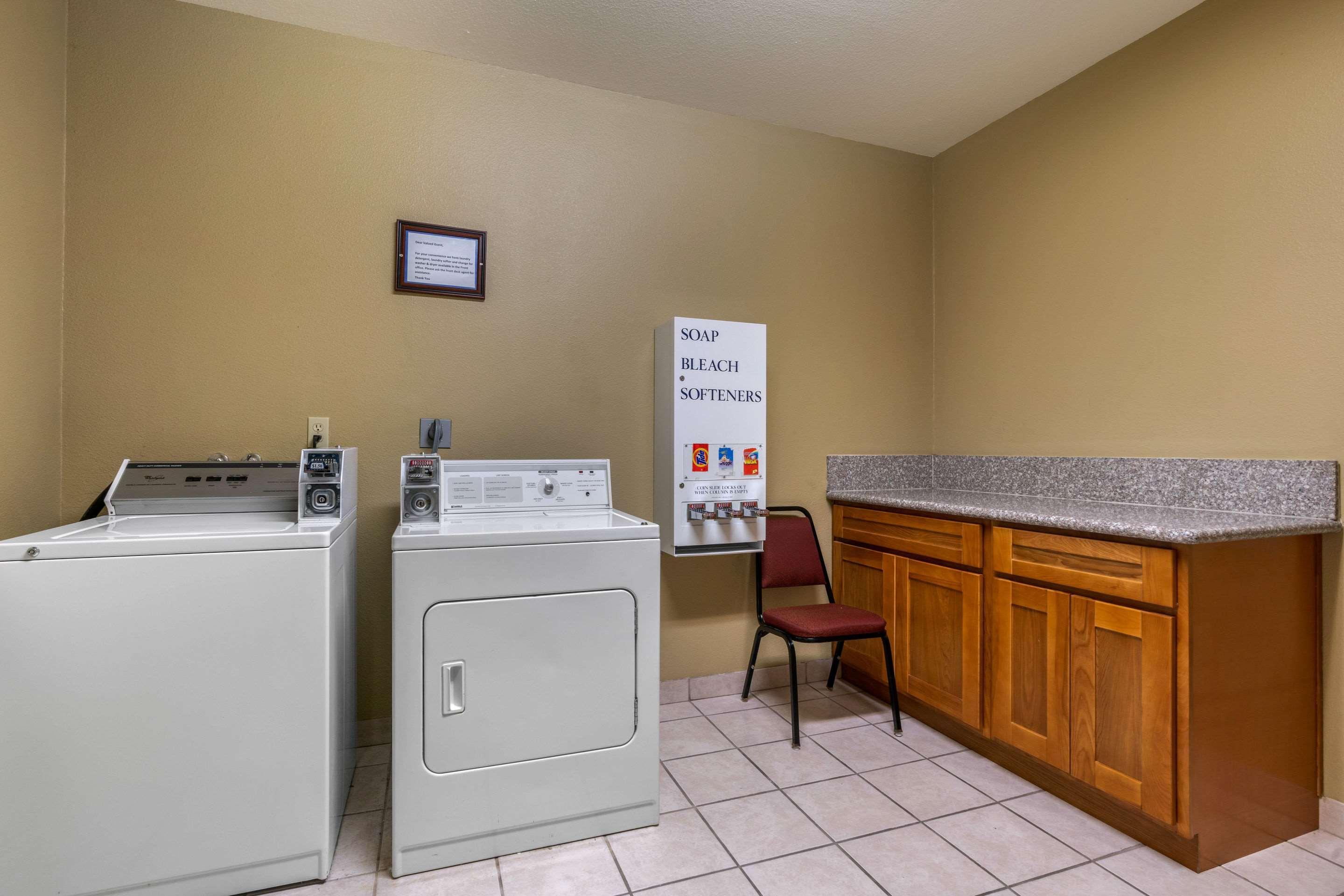 Comfort Inn & Suites Sacramento - University Area Екстериор снимка