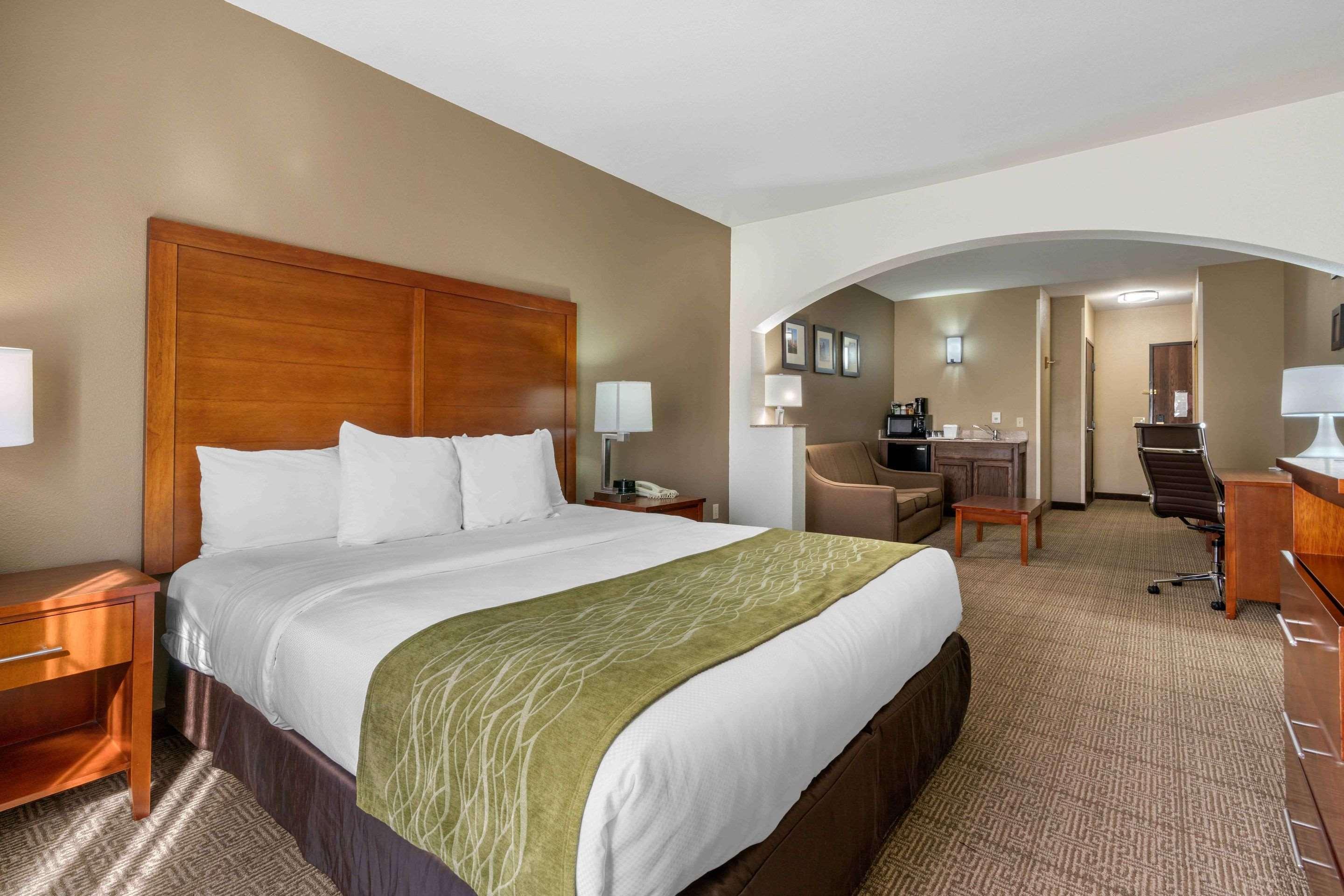 Comfort Inn & Suites Sacramento - University Area Екстериор снимка
