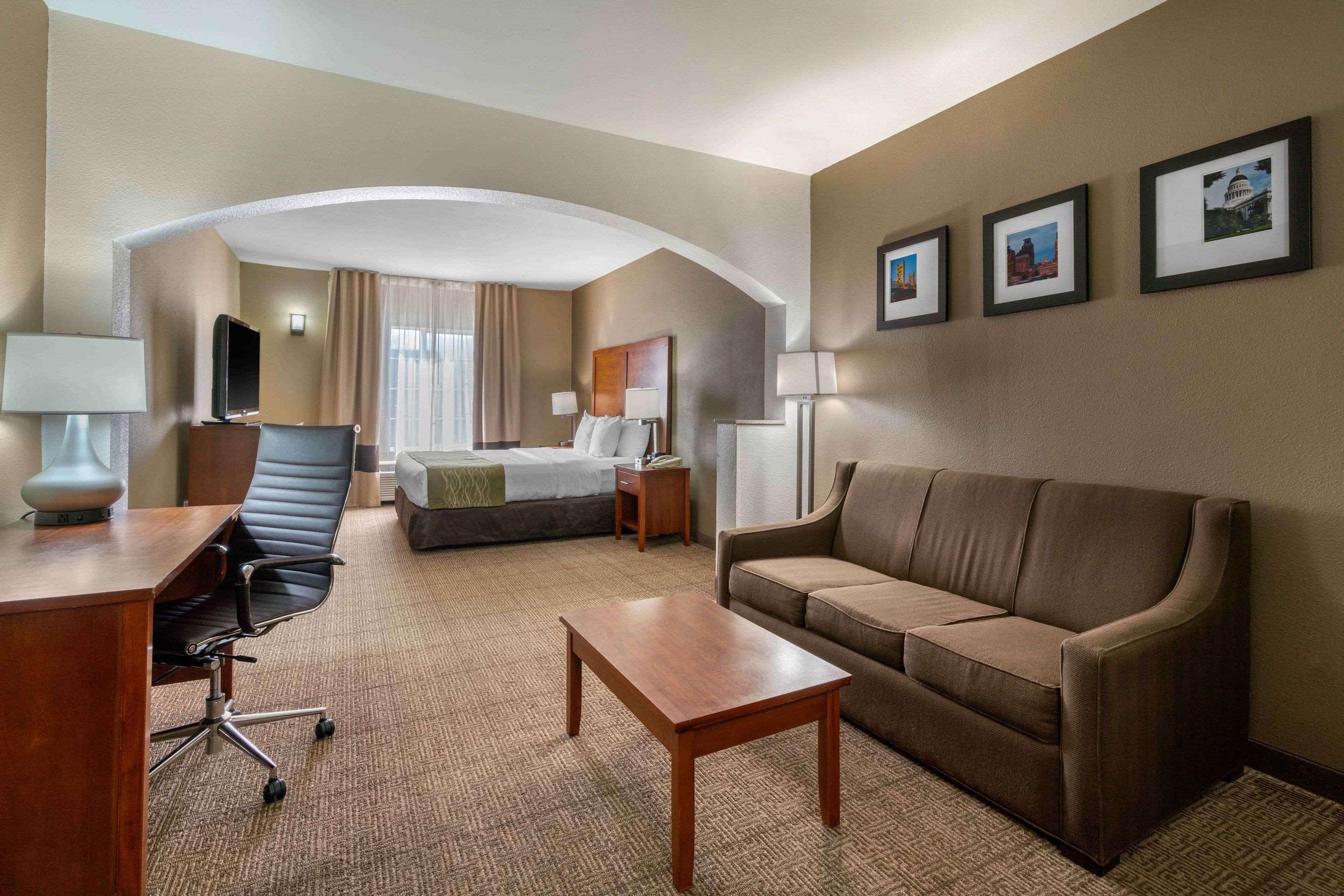 Comfort Inn & Suites Sacramento - University Area Екстериор снимка