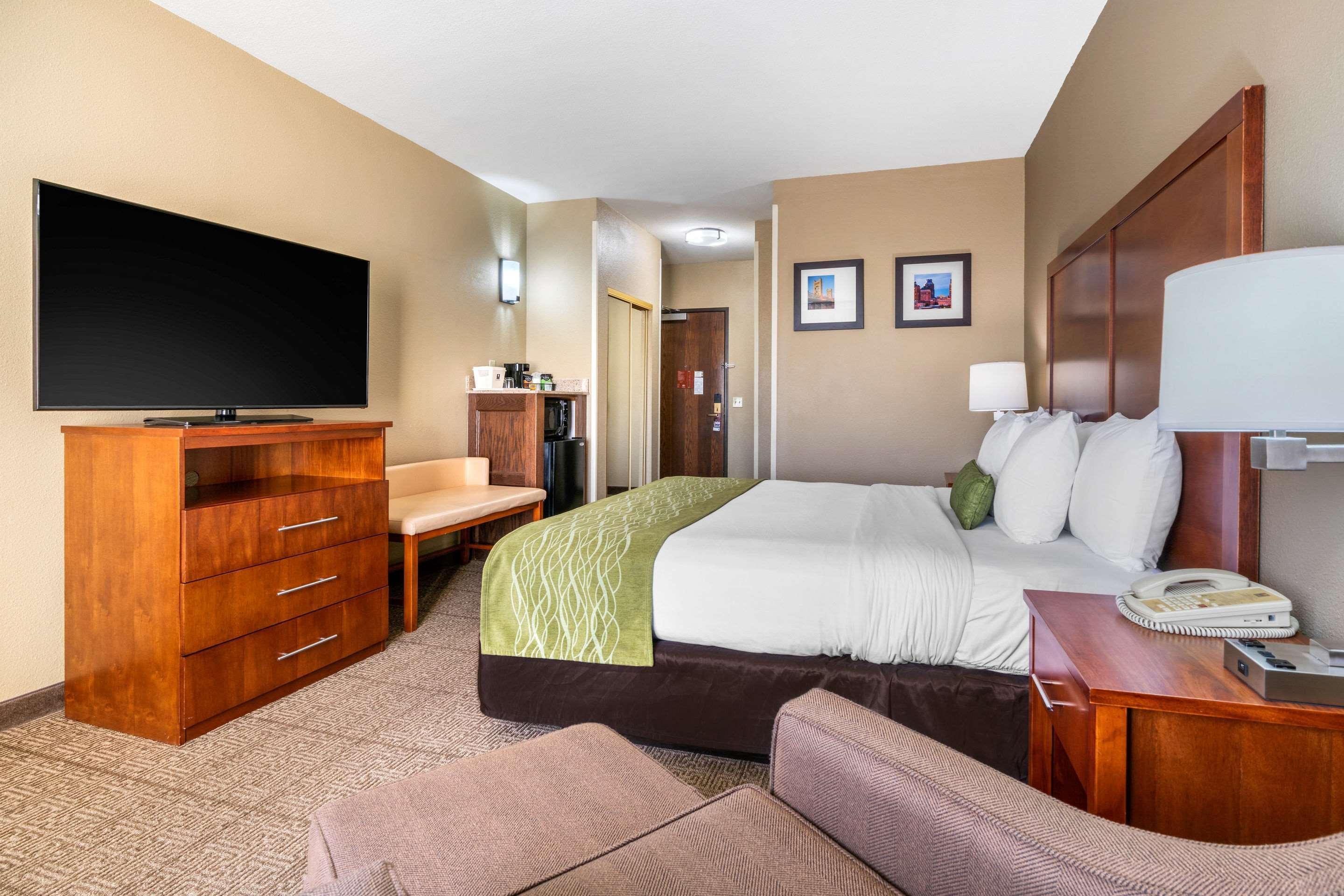 Comfort Inn & Suites Sacramento - University Area Екстериор снимка