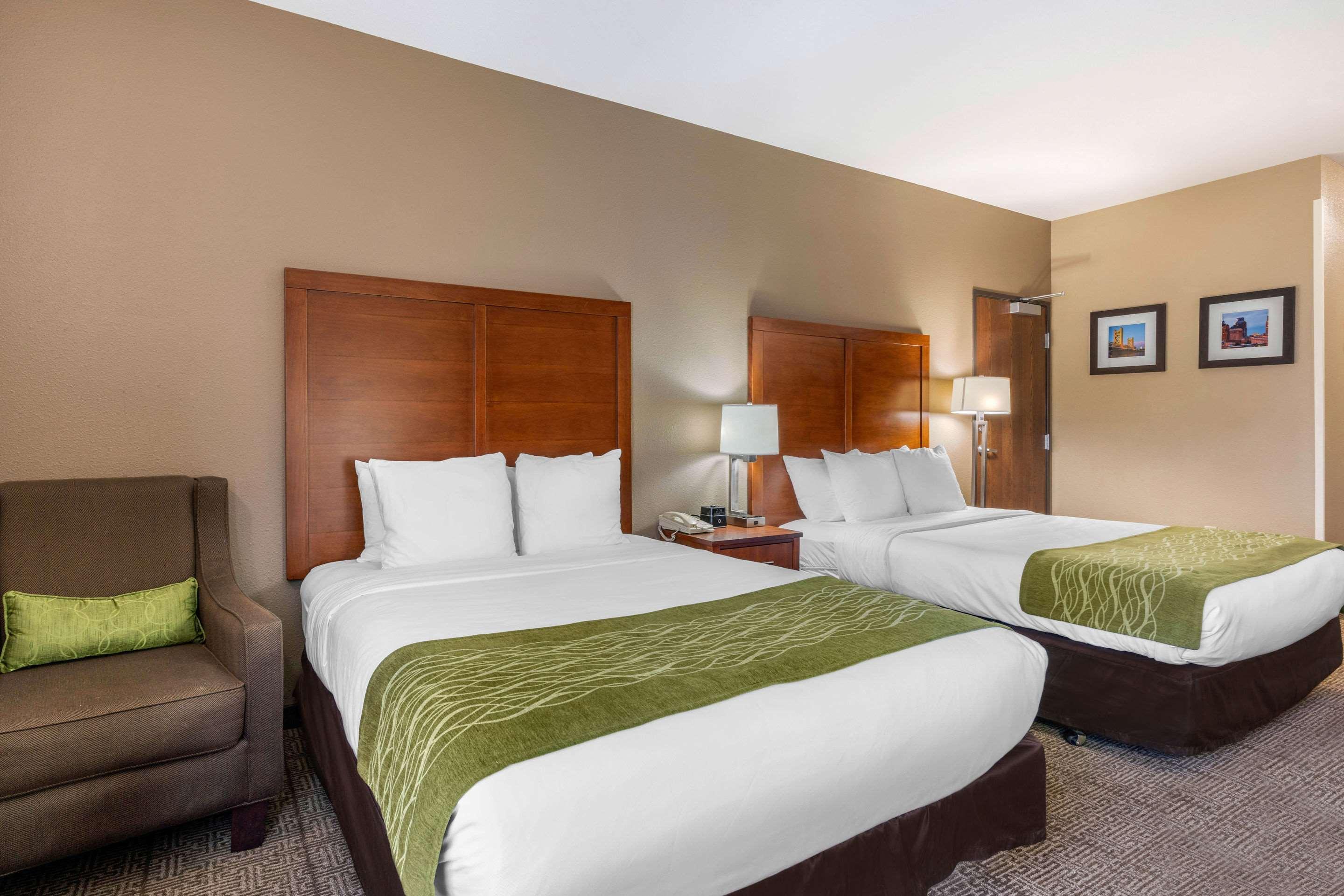 Comfort Inn & Suites Sacramento - University Area Екстериор снимка