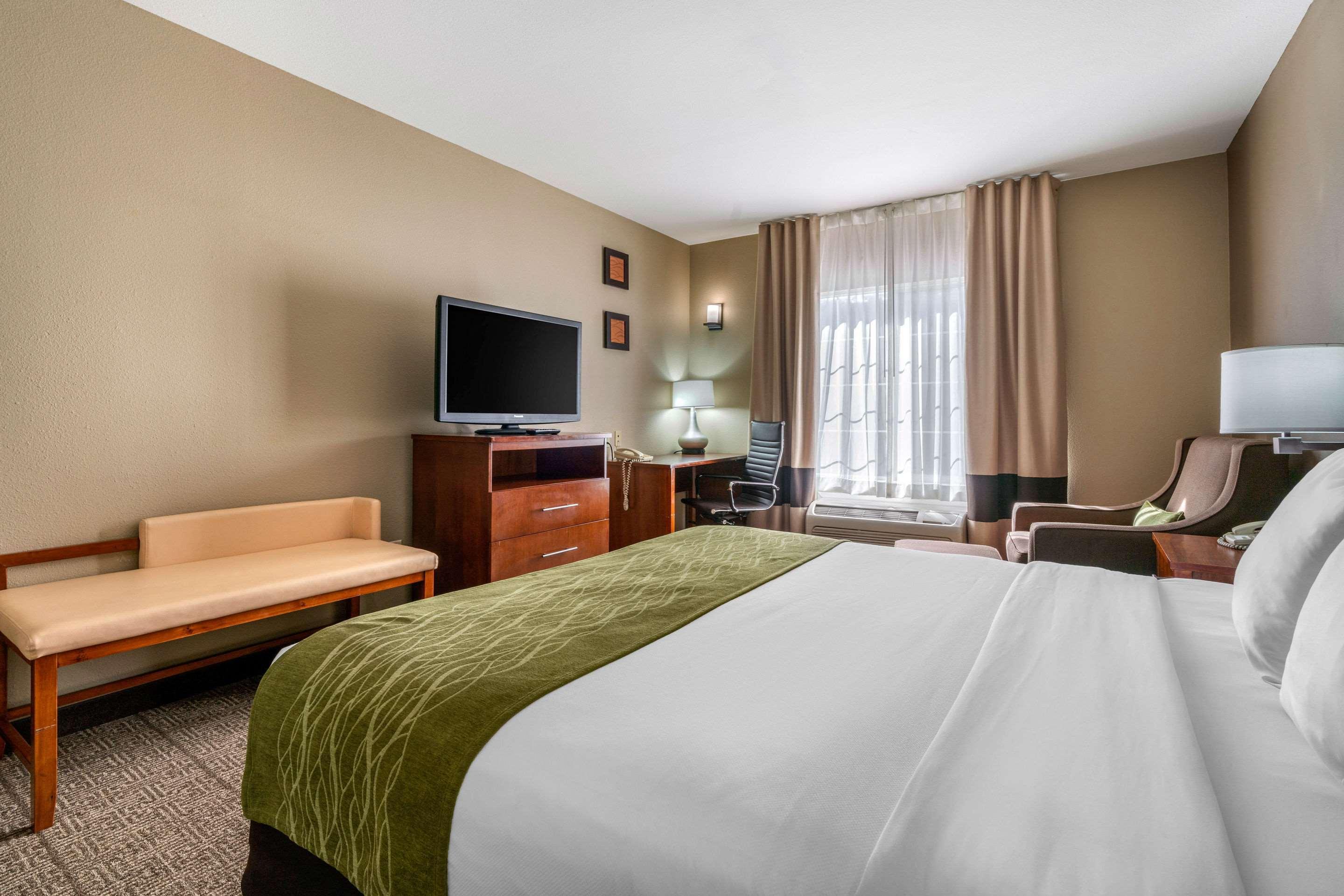 Comfort Inn & Suites Sacramento - University Area Екстериор снимка