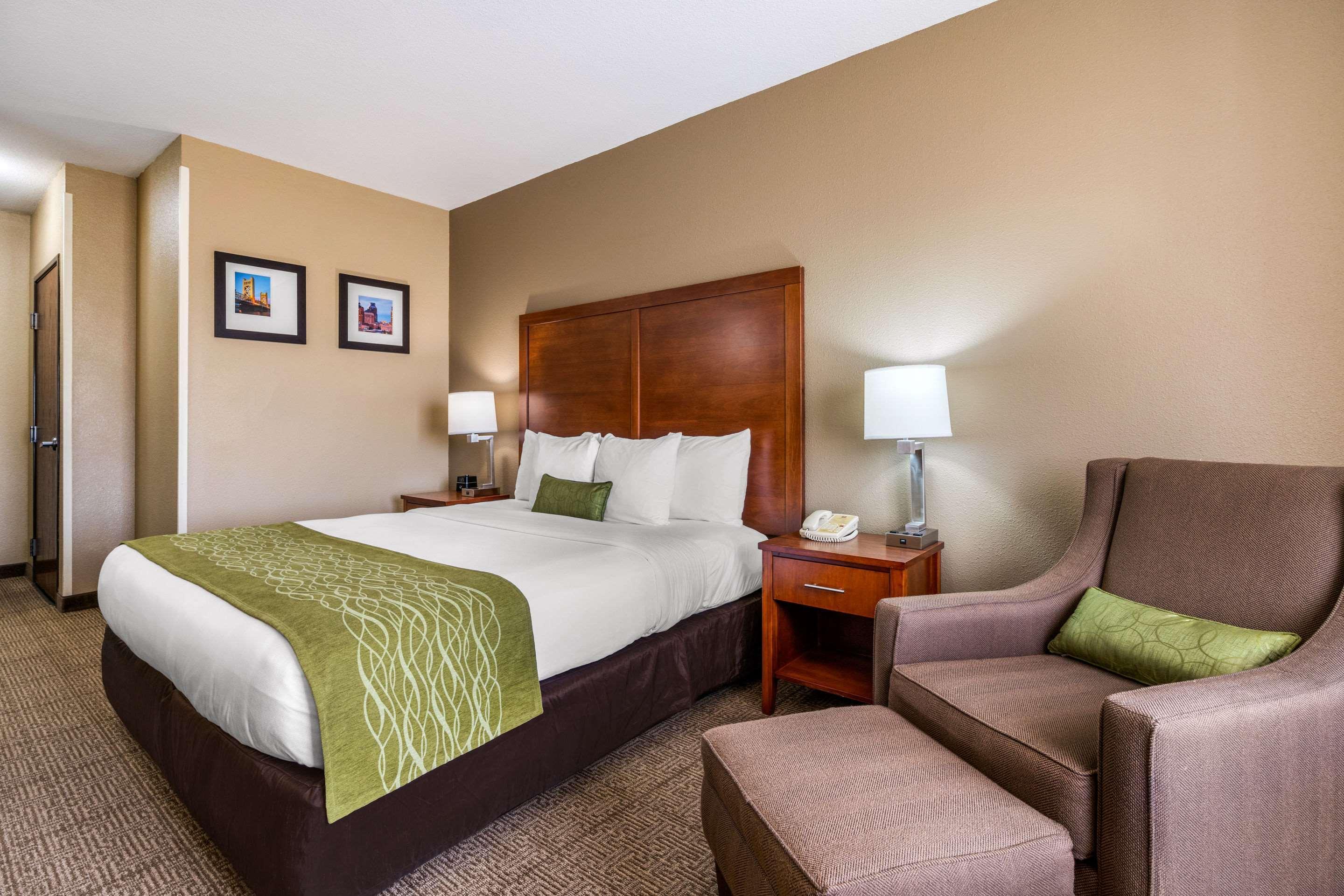 Comfort Inn & Suites Sacramento - University Area Екстериор снимка