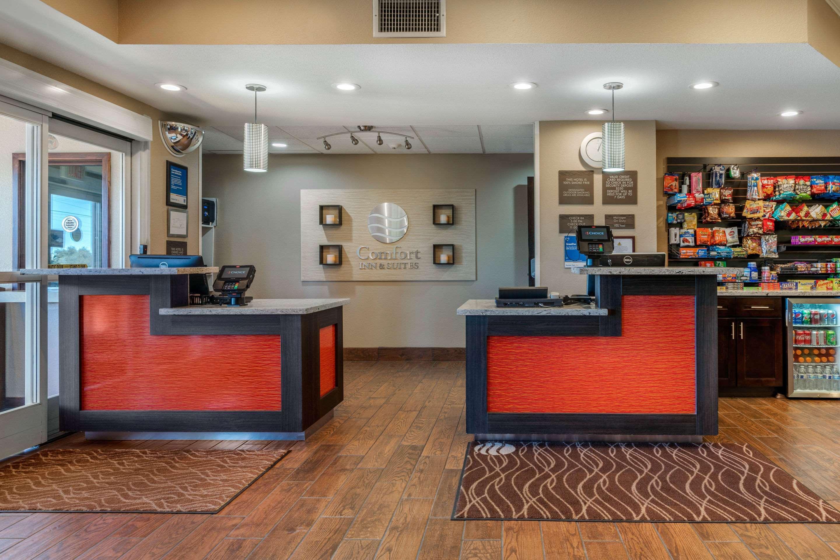 Comfort Inn & Suites Sacramento - University Area Екстериор снимка