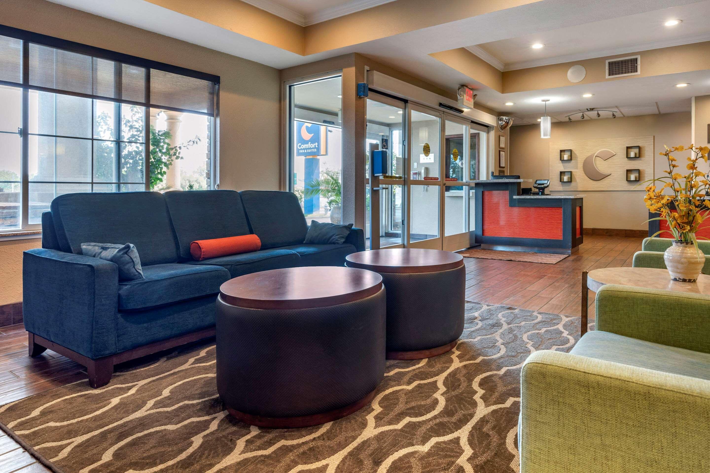 Comfort Inn & Suites Sacramento - University Area Екстериор снимка