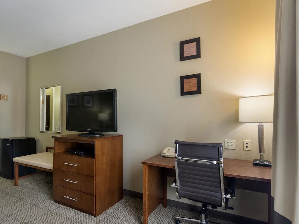 Comfort Inn & Suites Sacramento - University Area Екстериор снимка