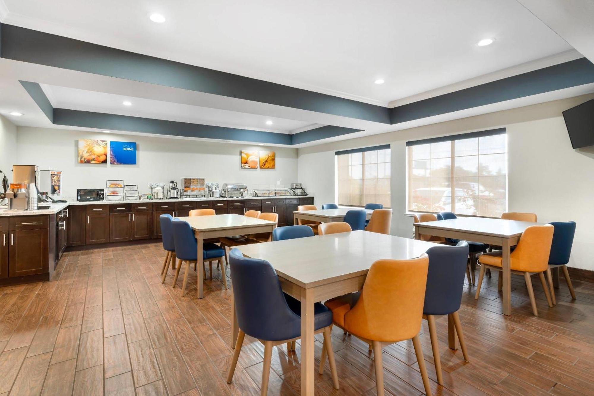 Comfort Inn & Suites Sacramento - University Area Екстериор снимка