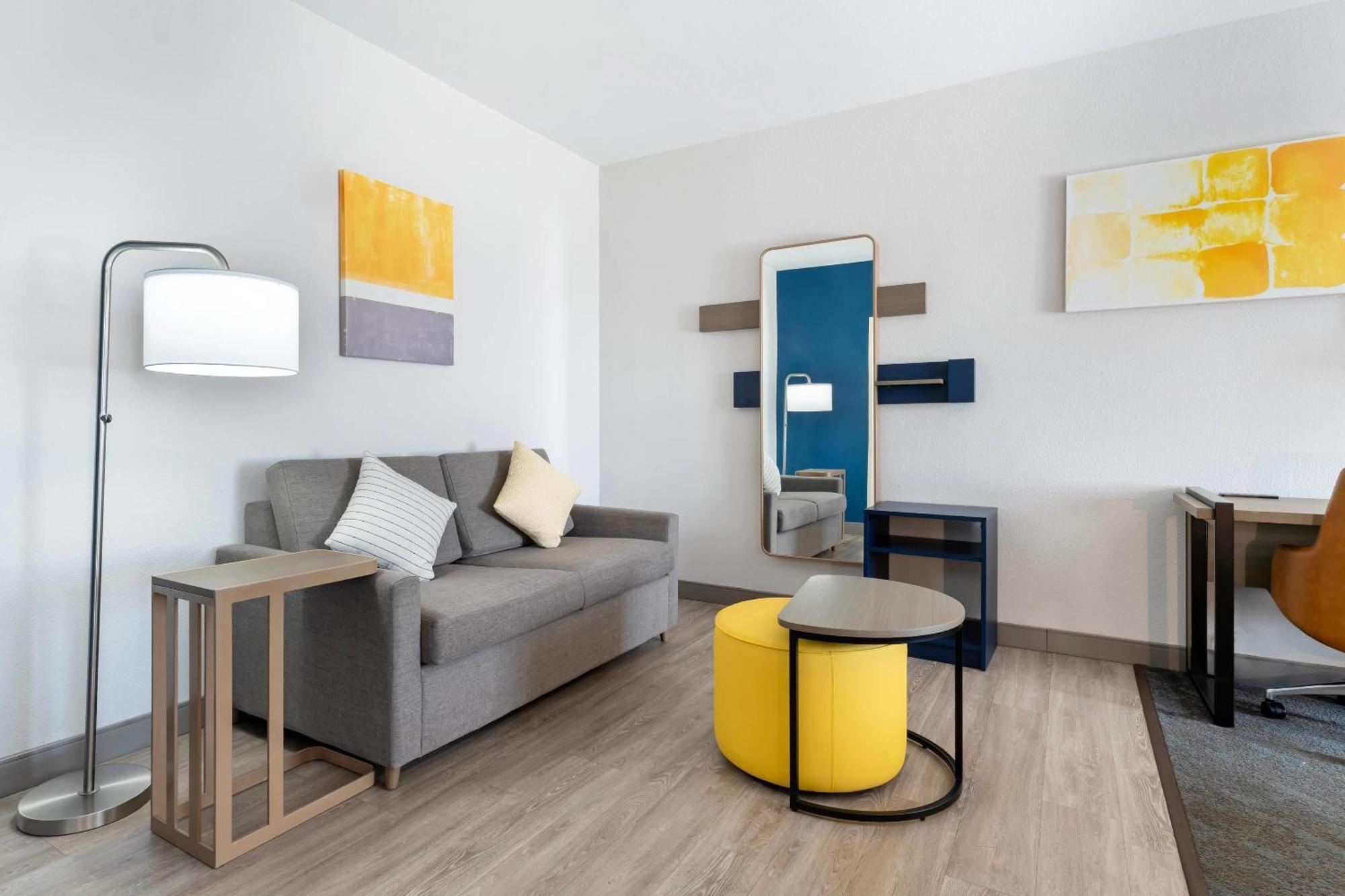 Comfort Inn & Suites Sacramento - University Area Екстериор снимка