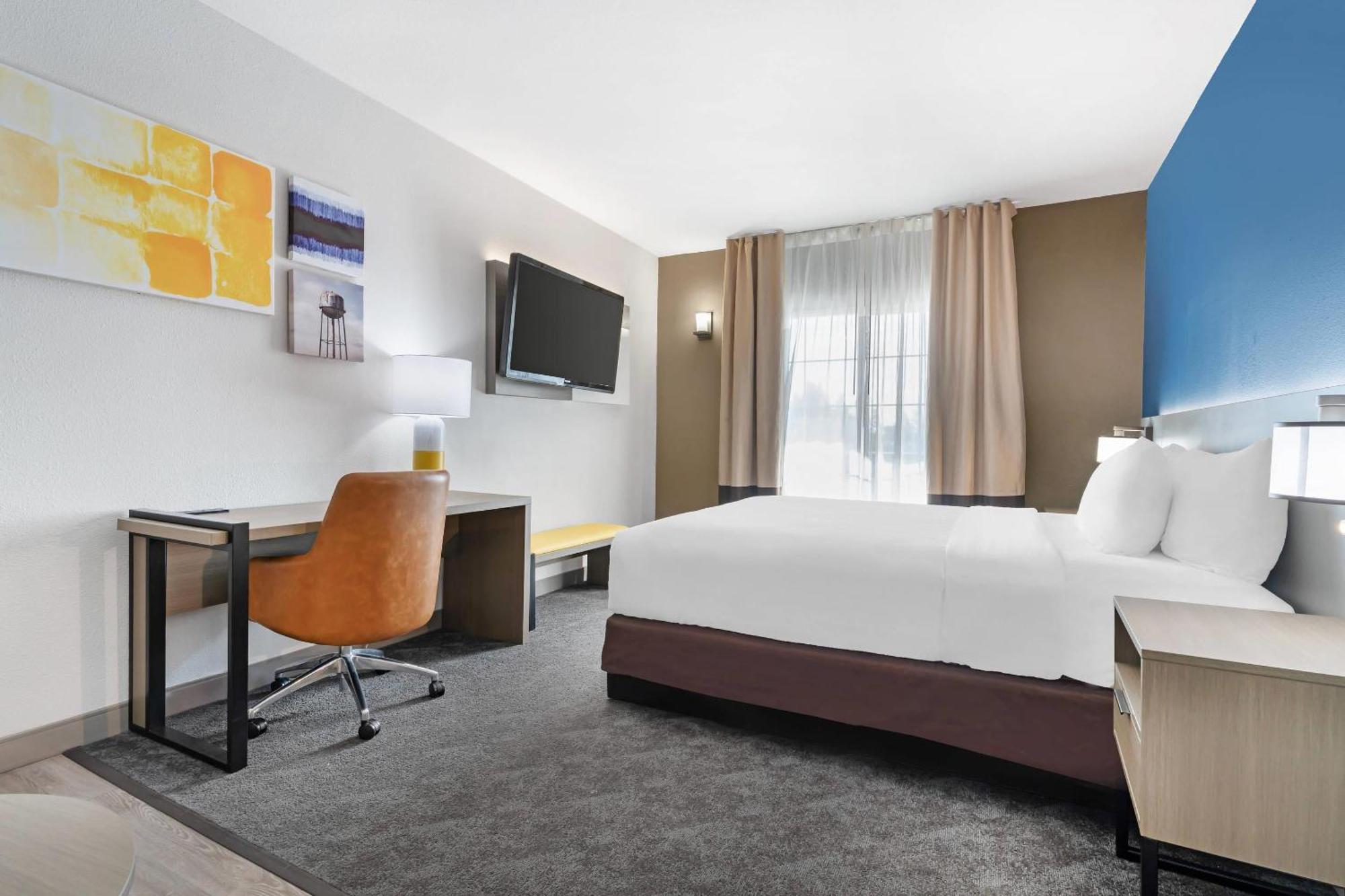 Comfort Inn & Suites Sacramento - University Area Екстериор снимка