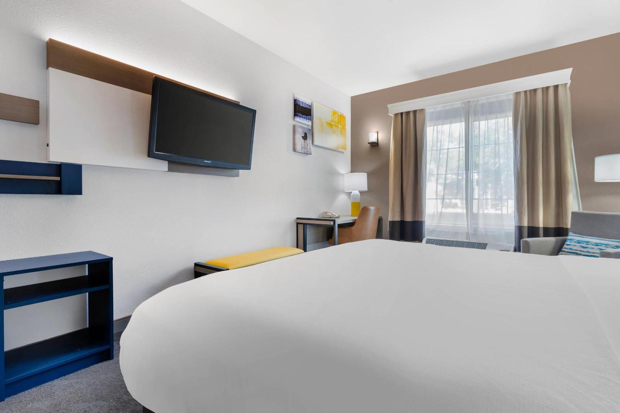 Comfort Inn & Suites Sacramento - University Area Екстериор снимка