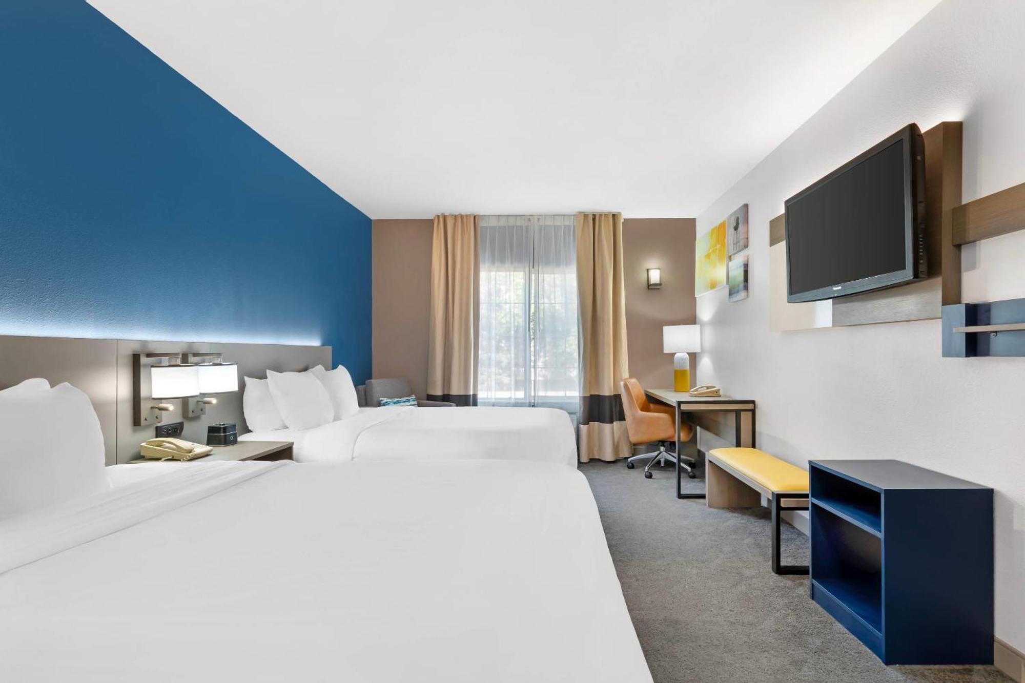 Comfort Inn & Suites Sacramento - University Area Екстериор снимка