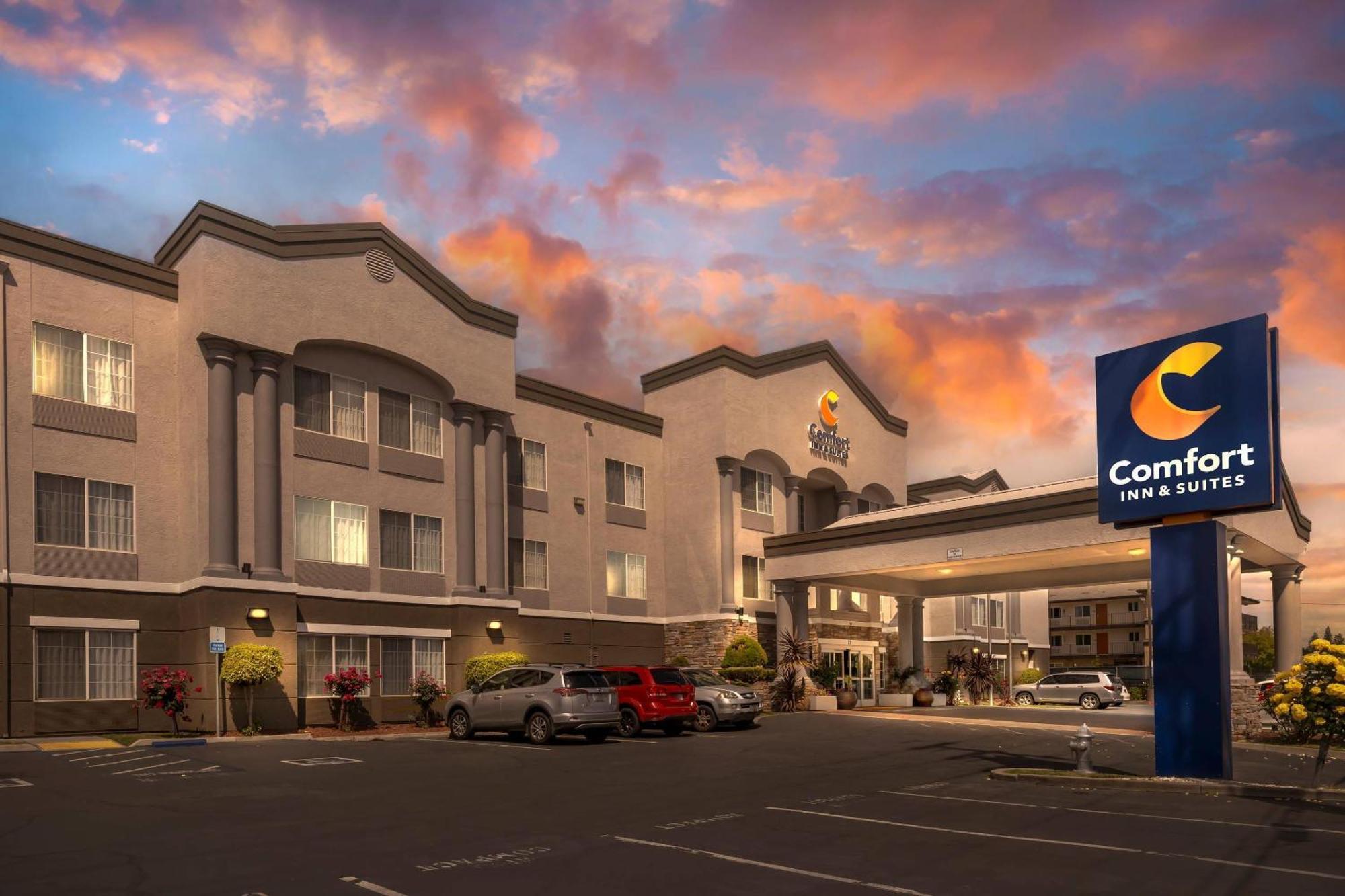 Comfort Inn & Suites Sacramento - University Area Екстериор снимка
