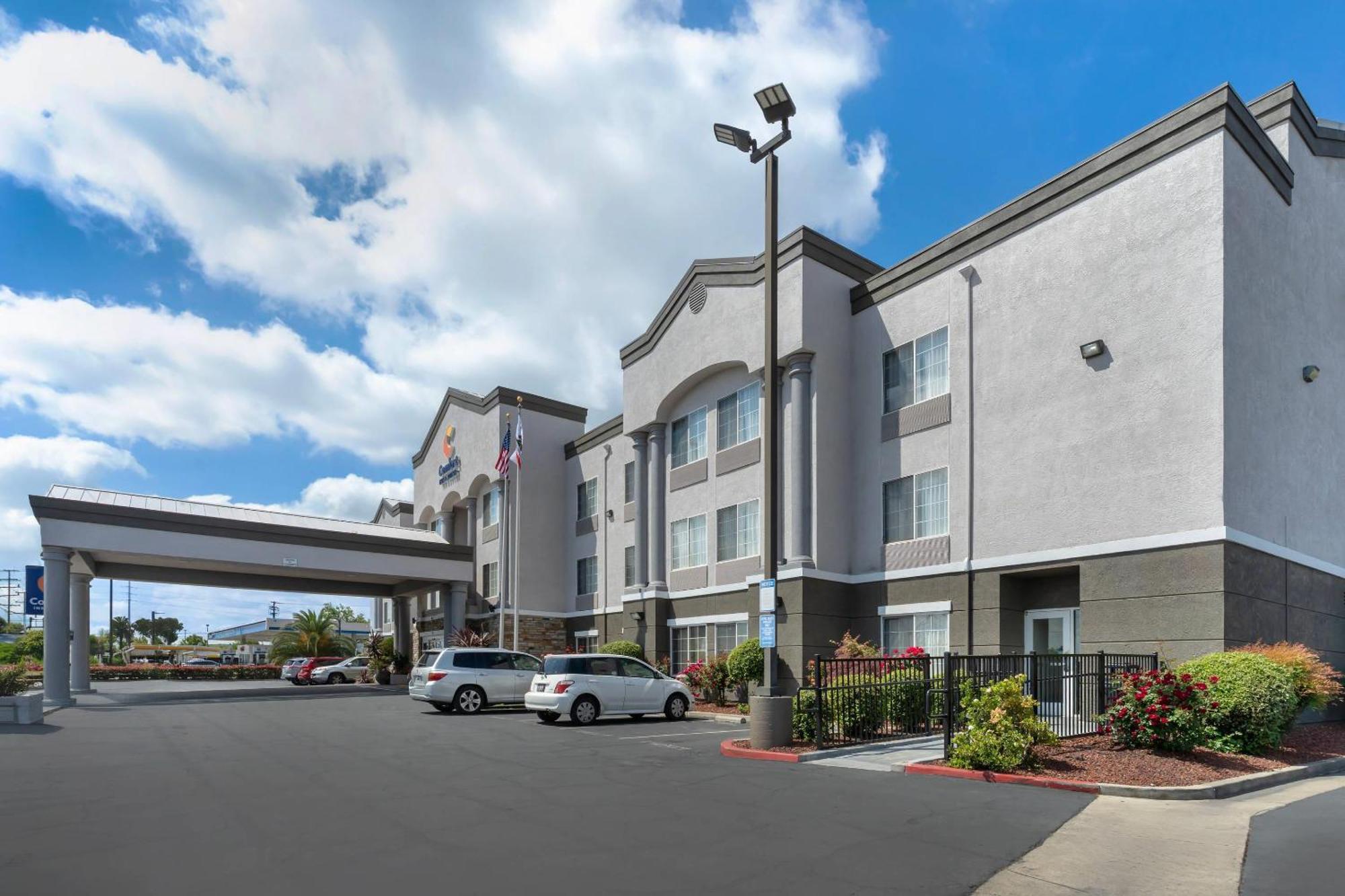Comfort Inn & Suites Sacramento - University Area Екстериор снимка