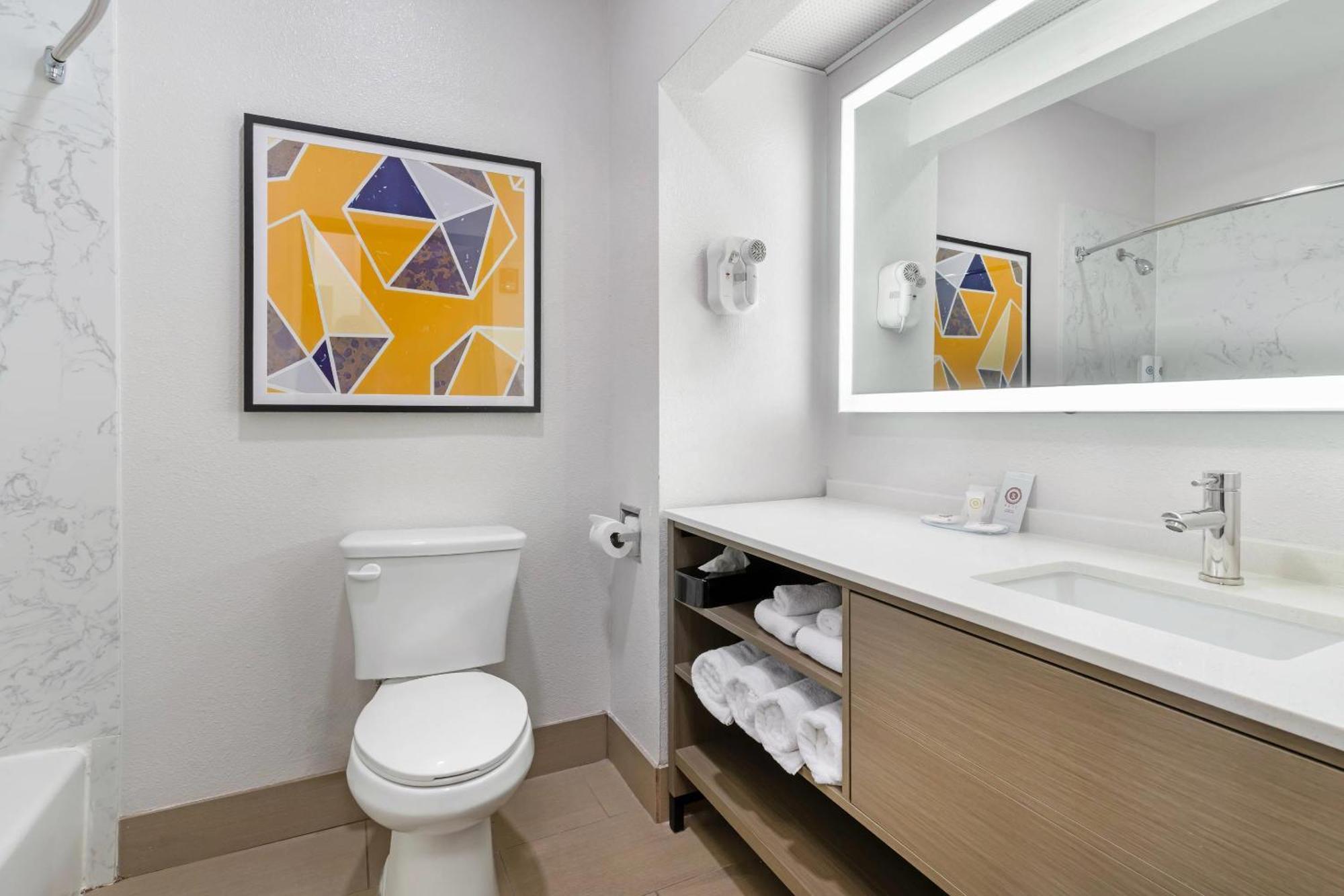 Comfort Inn & Suites Sacramento - University Area Екстериор снимка
