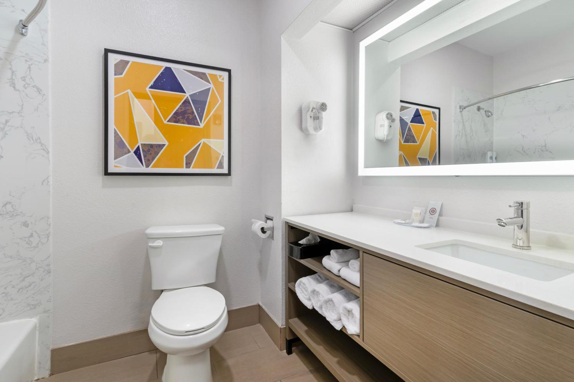 Comfort Inn & Suites Sacramento - University Area Екстериор снимка